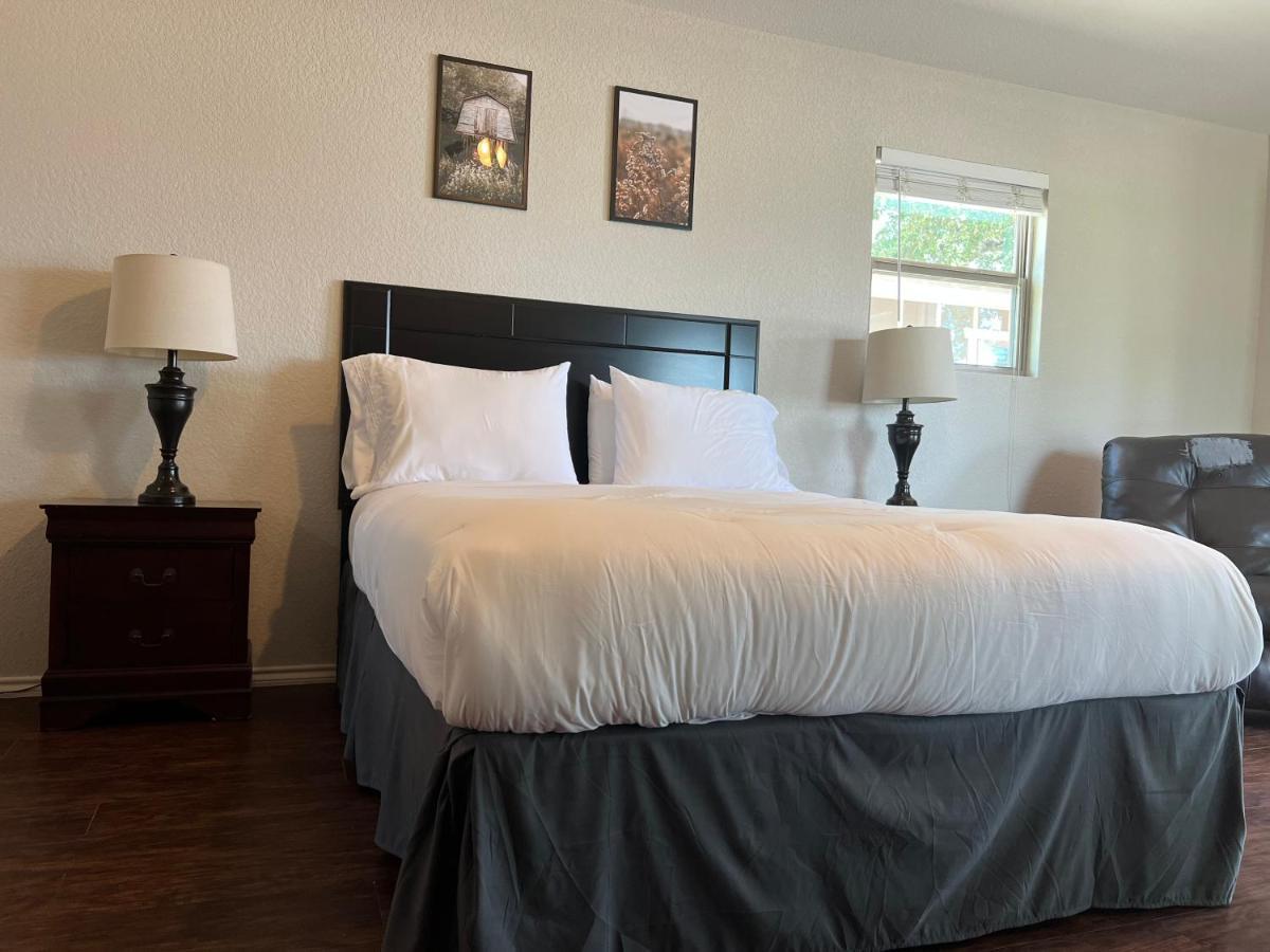 Rivercity Rv Park Нью Браунфелс Экстерьер фото