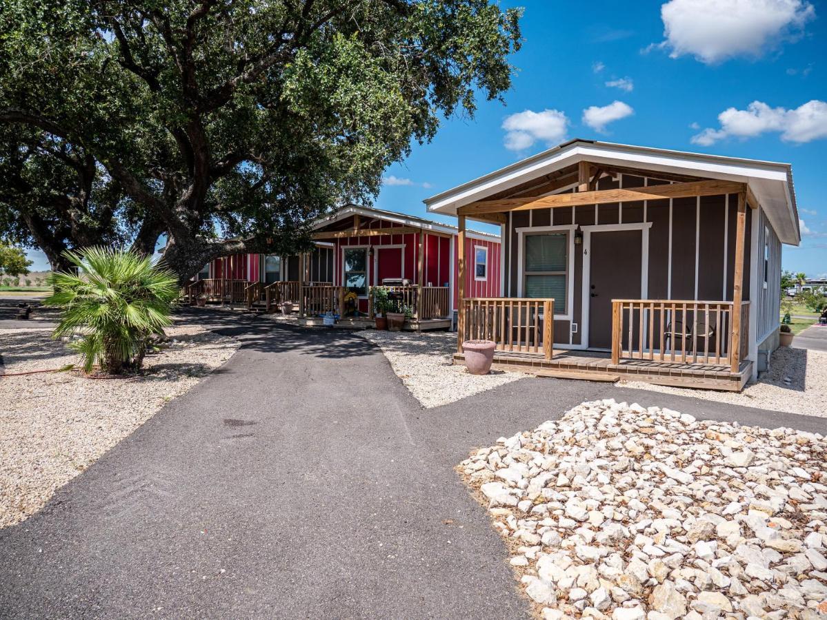 Rivercity Rv Park Нью Браунфелс Экстерьер фото