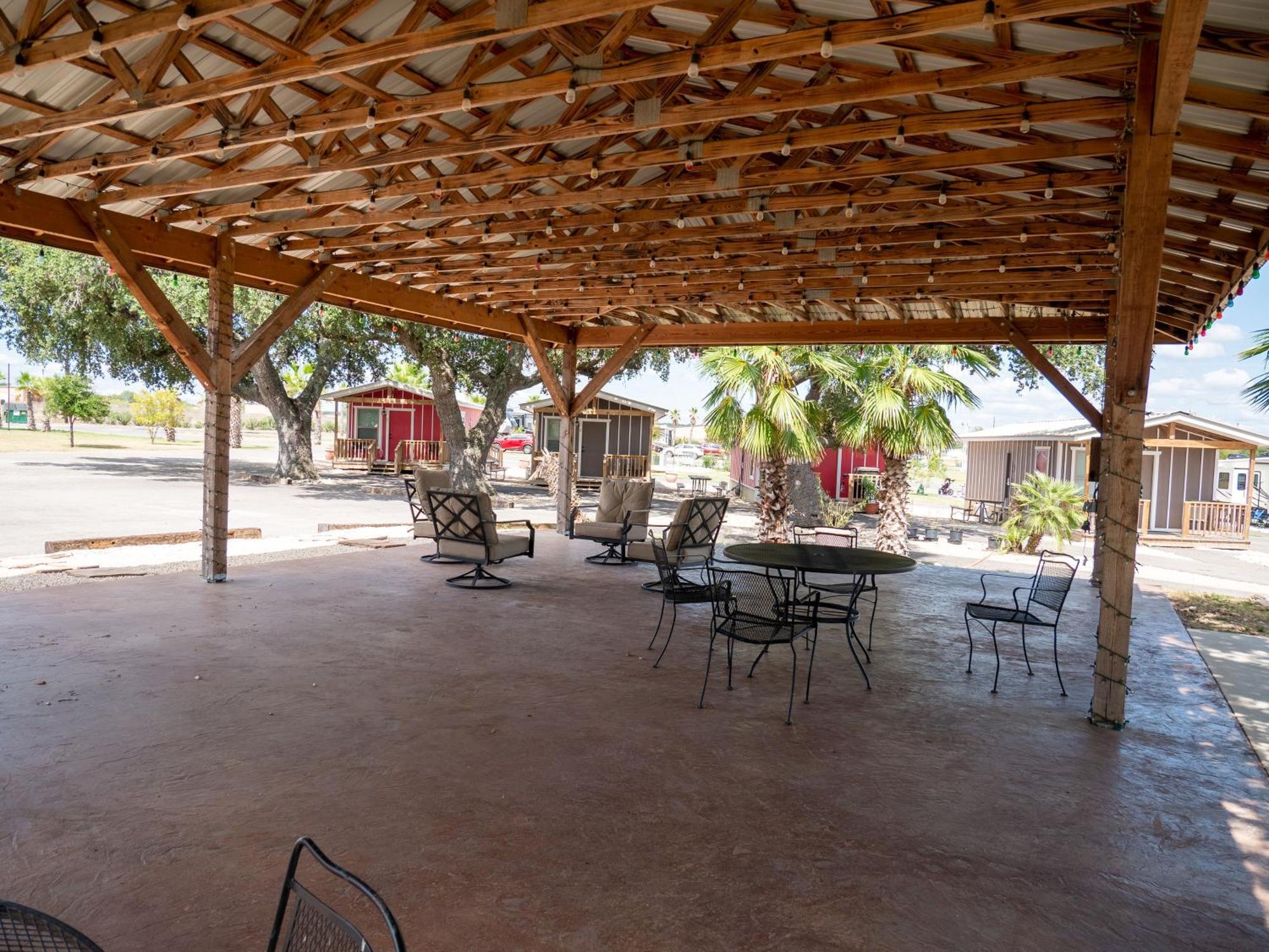 Rivercity Rv Park Нью Браунфелс Экстерьер фото
